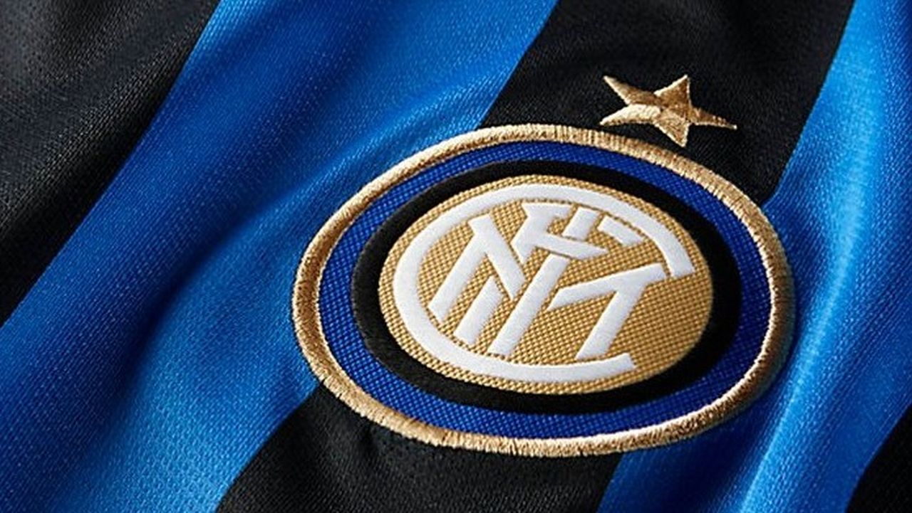 Inter, ecco il design della maglia 2017/18: via il giallo, blu più chiaro. E le strisce…