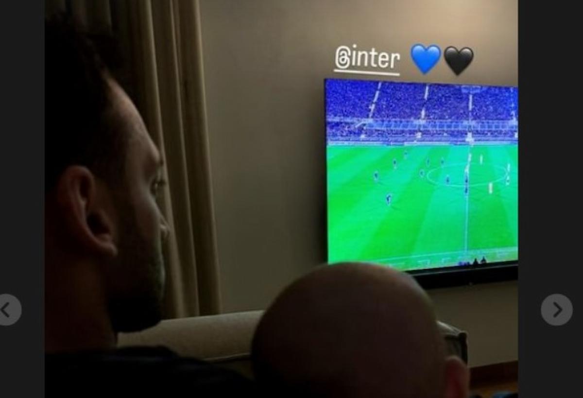 Fiorentina-Inter, Calhanoglu out: ha seguito i compagni in tv